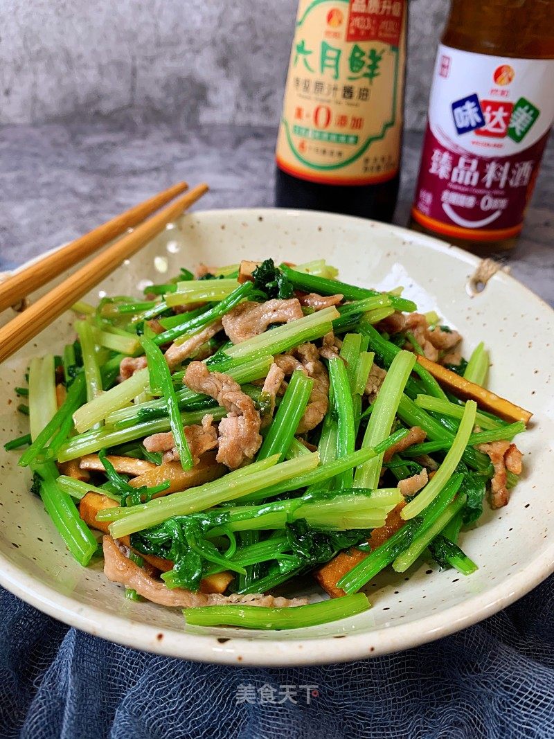 芹菜肉丝炒香干的做法_芹菜肉丝炒香干怎么做_🍬薄荷糖的味道🍬的菜谱_美食天下